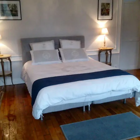 D'hotes La Bourbelle Гостевой дом Neufmoutiers-en-Brie
